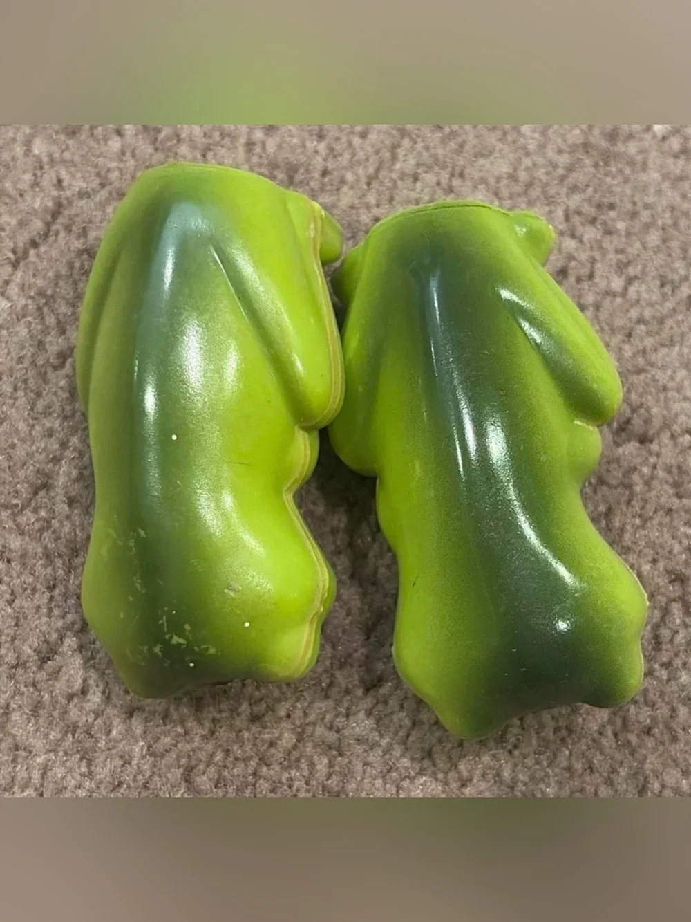 Vintage Anthropomorphic Green Frog Plastic Salt & Pepper Shakers Kitsch Cottage
